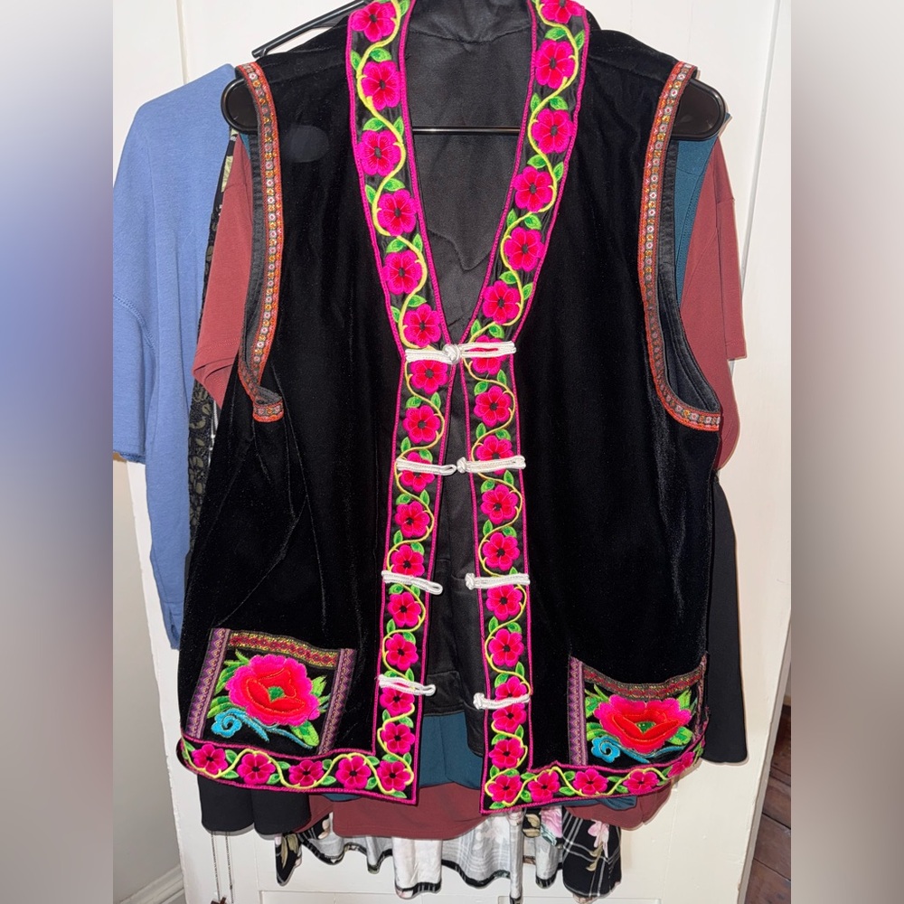 Floral Embroidered Velvet Black Vest